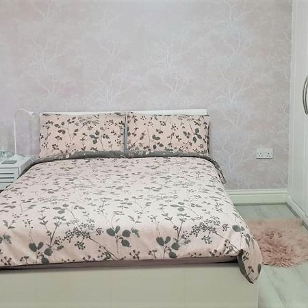 Stunning Room With Large Private Bathroom Ντέρμπι Εξωτερικό φωτογραφία